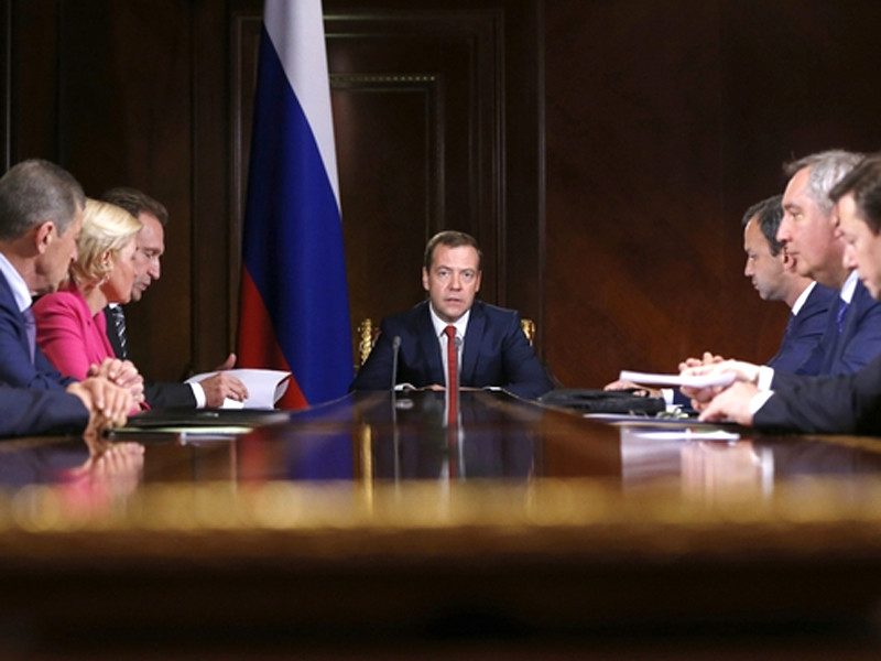 "Ведомости": на совещании у Медведева одобрили идею заморозить расходы бюджета на три года