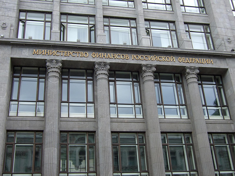 Министерство финансов предложило на семь рублей повысить минимальную розничную цену на водку до 197 рублей за пол-литра