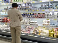 Рост цен на молоко и молочную продукцию в ближайшие месяцы продолжится, пишет "Российская газета" со ссылкой на прогнозы экспертов рынка