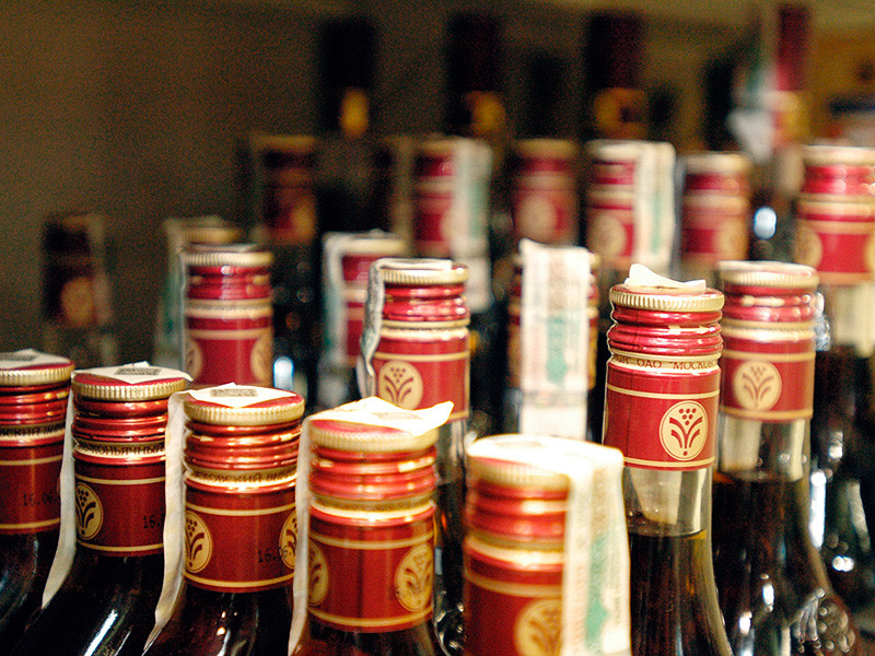 Российский алкогольный рынок продолжает сокращаться. За девять месяцев 2016 года продажи алкоголя в России сократились на 1,6% по сравнению с прошлым годом. Уверенный рост показывают лишь сидр и медовуха, под видом которых часто продаются слабоалкогольные напитки