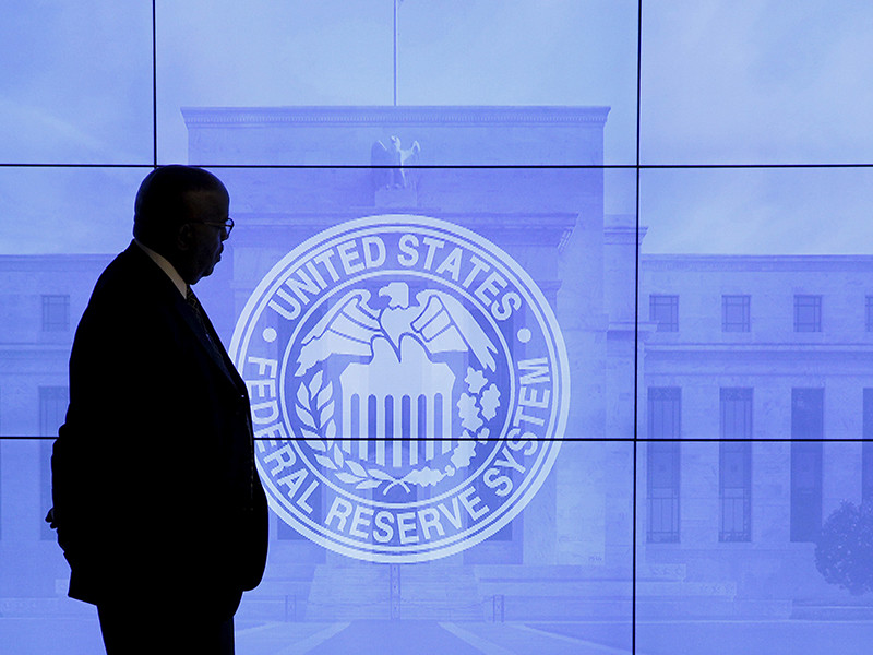 Федеральная резервная система (ФРС) США оставила процентную ставку по федеральным кредитным средствам в целевом диапазоне 0,25-0,50% годовых