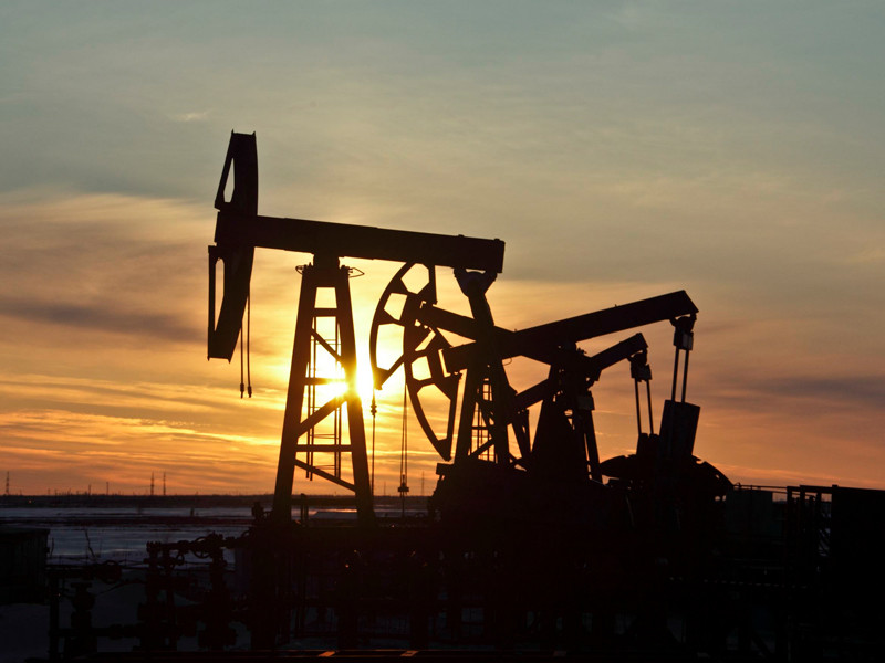 Мировые цены на нефть продолжают расти в ожидании соглашения ОПЕК о сокращении добычи
