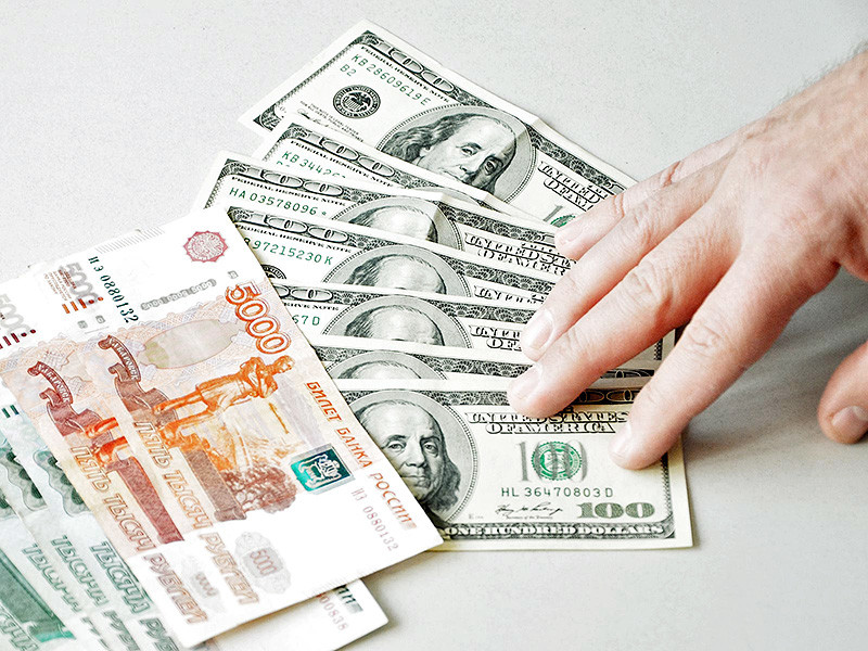 Российские экспортеры хотят доллар по 65 рублей