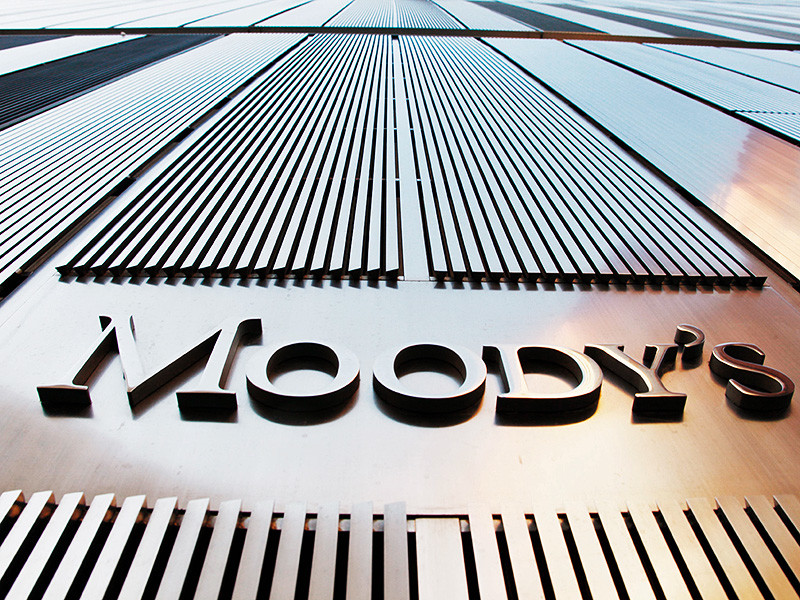 Международное рейтинговое агентство Moody's Corp. выплатит министерству юстиции США, федеральному округу Колумбия и 21 американскому штату 864 млн долларов в связи с рейтингами долговых обязательств, опубликованными до обвала жилищного рынка и финансового кризиса 2008 года