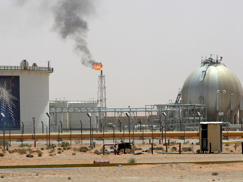 Саудовская Аравия сократила добычу нефти сильнее, чем обещала