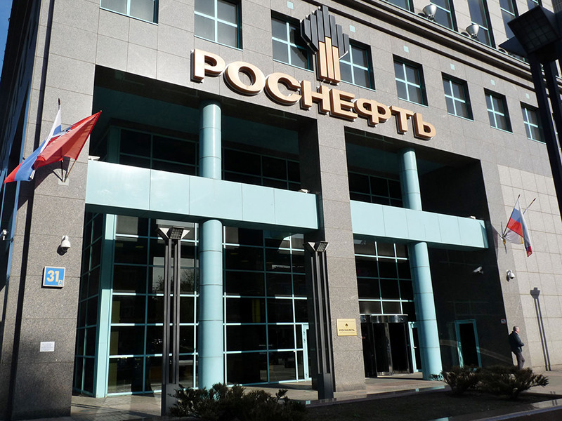 Глава "Роснефти" Игорь Сечин не сомневается в том, что участники сделки по приватизации 19,5% акций российской нефтяной компании должны войти в историю