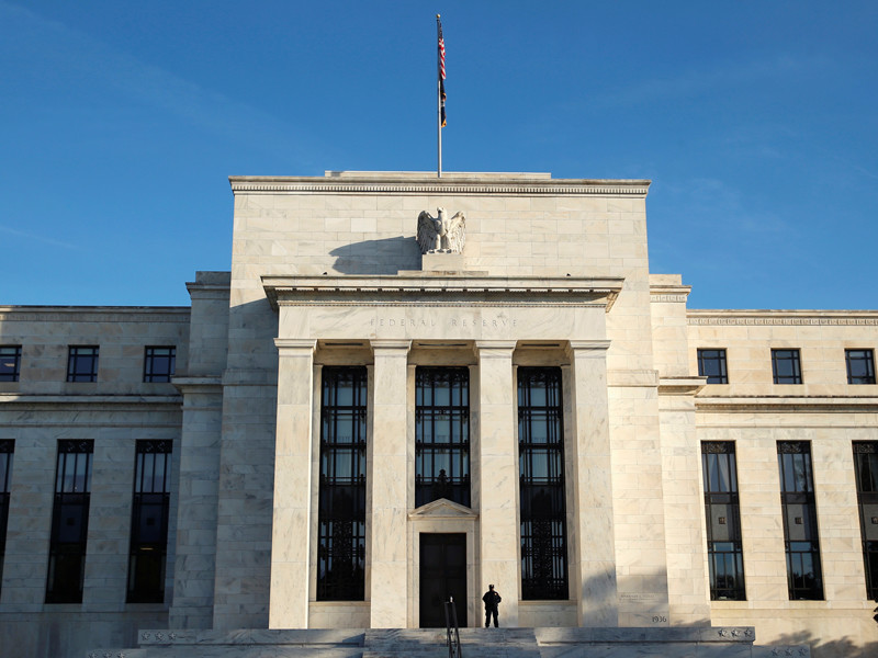 ФРБ не делает поправки на инфляцию. В относительном выражении задолженность потребсектора США сейчас составляет две трети номинального ВВП против примерно 85% в 2008 году