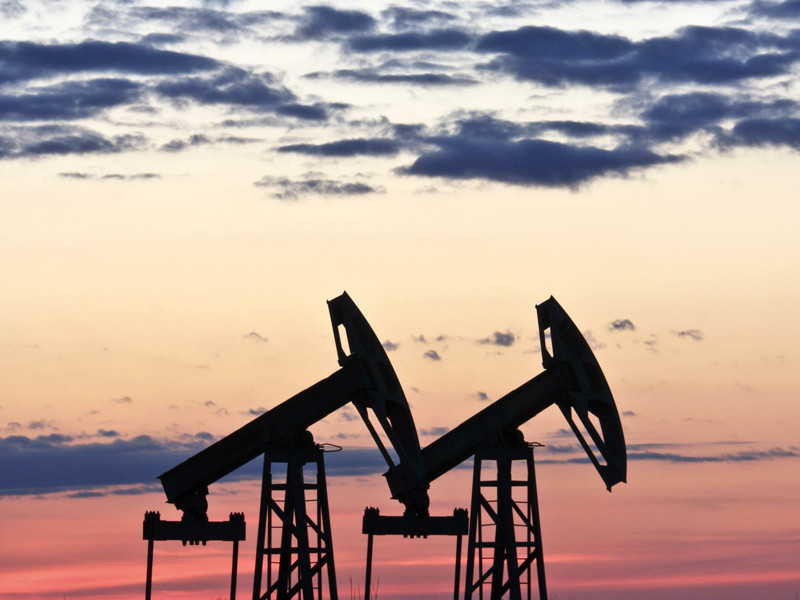 Нефть ускоряет снижение - запасы не уменьшаются