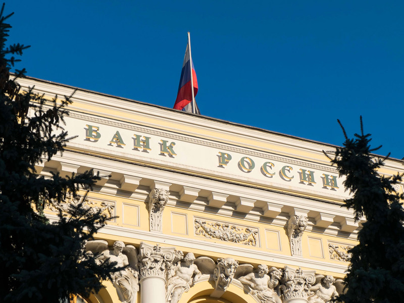 В понедельник российский ЦБ лишил лицензий на осуществление банковских операций "Торговый городской банк" (ТГБ) и банк "Экономический союз", оба из Москвы