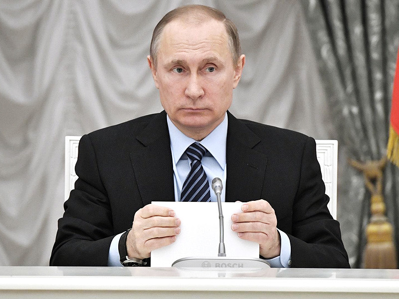 Президент РФ Владимир Путин подписал закон о поправках в закон "О национальной платежной системе", вводящих, в частности, запрет на денежные переводы на Украину через иностранные платежные системы