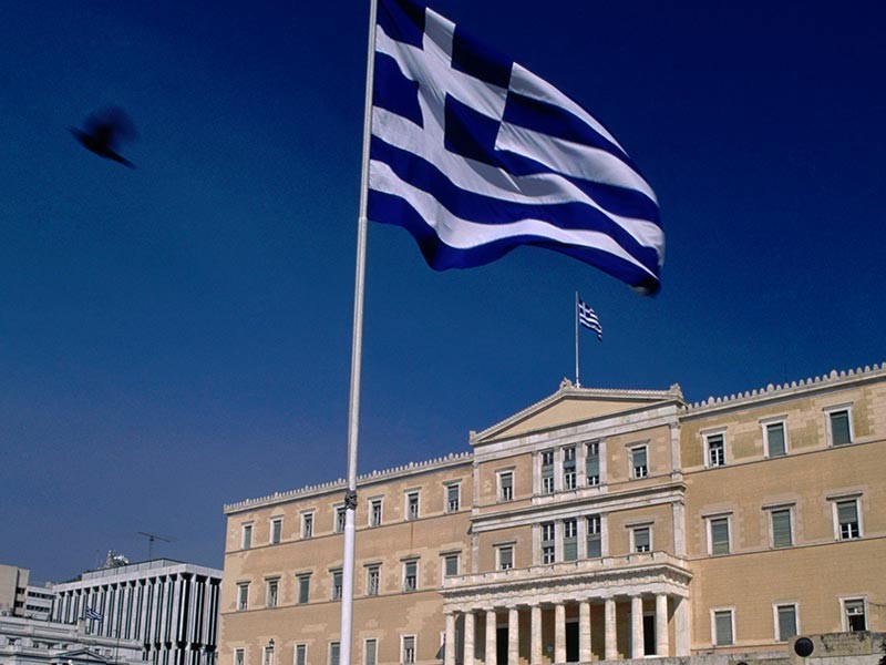 Парламент Греции проголосовал за пакет новых мер жесткой экономии. Принятия этого пакета требуют международные кредиторы страны -Еврокомиссия, МВФ, Европейский центробанк и Европейский стабилизационный механизм. Он предусматривает повышение налогов и сокращение размера пенсий


