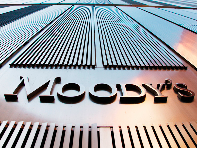 Moody's впервые с 1989 года понизило кредитный рейтинг Китая
