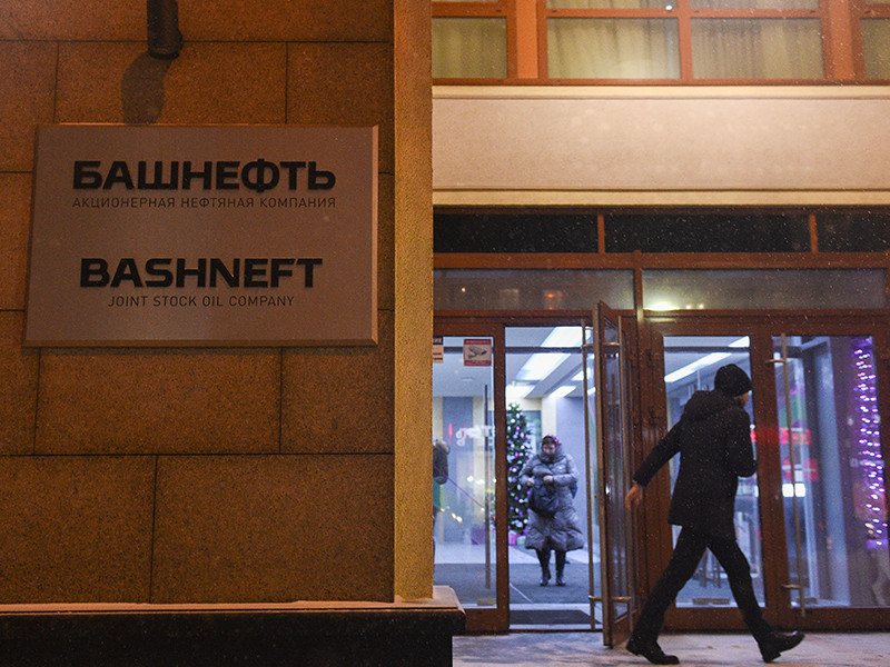 Представитель "Роснефти" на первом заседании Арбитражного суда Башкирии по иску к АФК "Система" на 170,6 млрд рублей заявил, что компания-ответчик выводила финансовые средства и активы из структуры "Башнефти", потому что понимала незаконность владения ими
