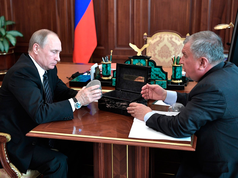 Глава "Роснефти" по-своему понял требование Путина о выплате дивидендов, пообещав поговорить с акционерами

