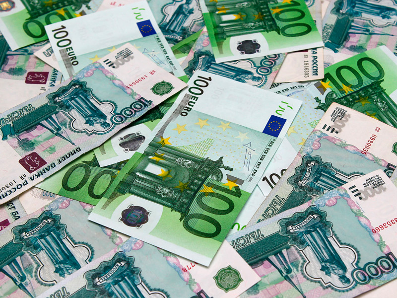 Курс евро на Московской бирже поднимался выше 65 рублей впервые с 1 февраля
