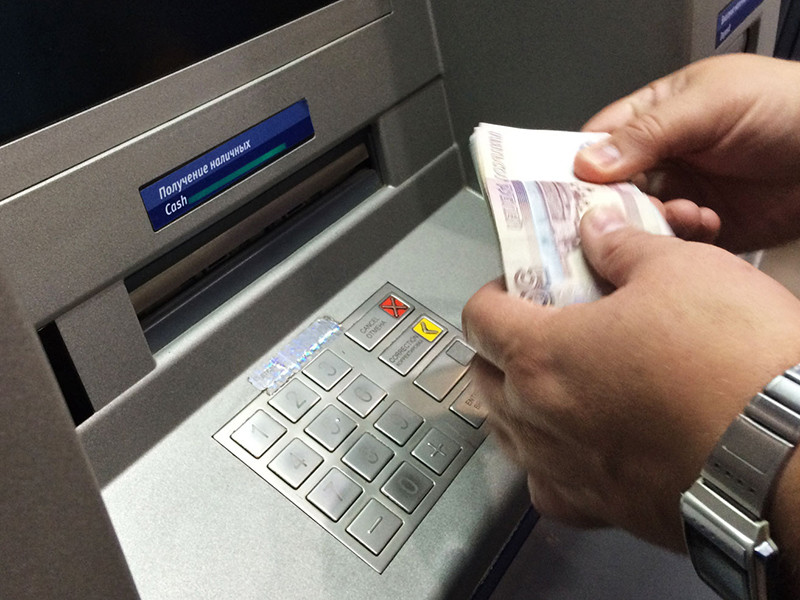 "Сбербанк" столкнулся со случаями сбыта фальшивых купюр через банкоматы