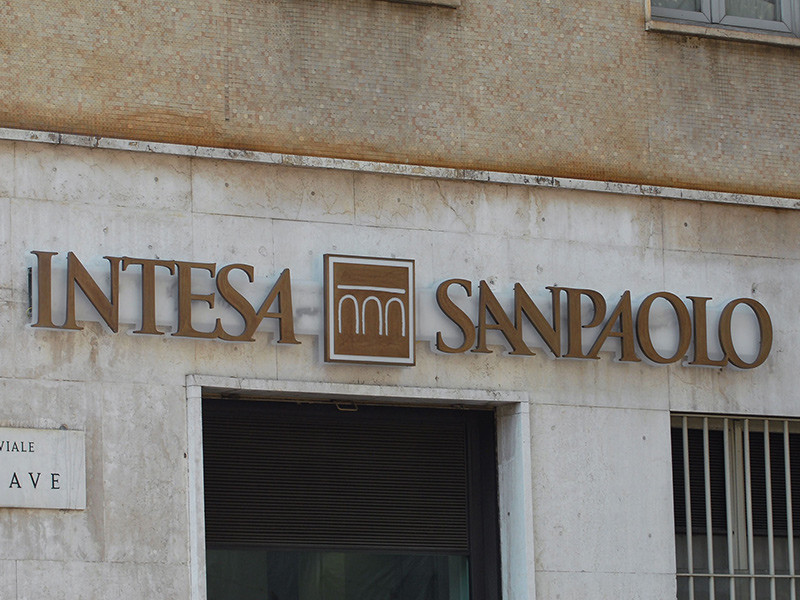 Банк Intesa не смог синдицировать кредит на покупку акций "Роснефти" из-за санкций США
