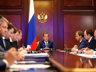 Медведев: Россия в два раза уступает развитым странам по производительности труда