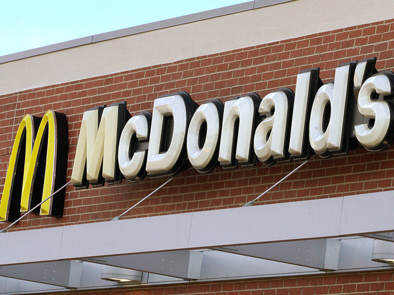 McDonald's обещает прекратить использовать курятину с антибиотиками к 2027 году