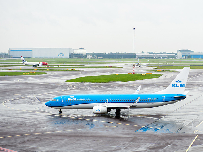Россия пригрозила закрыть воздушное пространство для KLM из-за нехватки места в аэропорту Амстердама