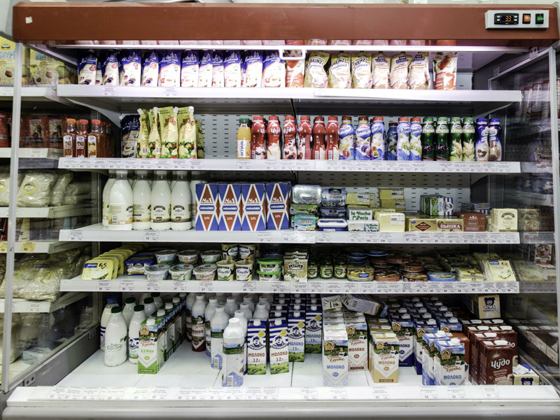 Роспотребнадзор отчитался о контроле за качеством молочной продукции в России за 2017-й год. За минувшие девять месяцев в ведомстве выявили всего 3,9% поддельных продуктов. По сравнению с предыдущим годом число фальсификаций снизилось