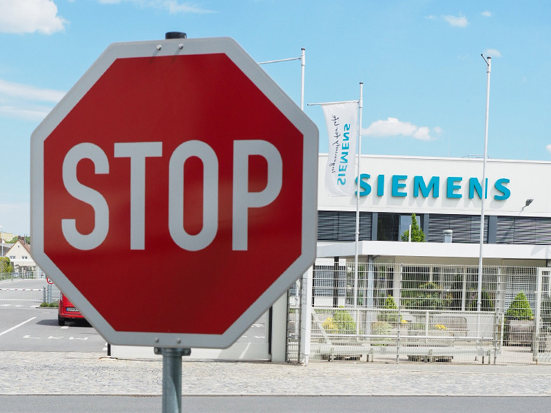 Арбитражный суд Москвы принял к совместному рассмотрению встречный иск входящего в "Ростех" ООО "ВО "Технопромэкспорт" (ООО ТПЭ) к Siemens в рамках спора о законности поставки турбин немецкого концерна для строящихся в Крыму электростанций
