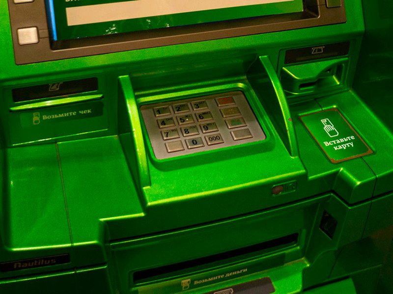 В "Сбербанке" сообщили о "сезонном" росте числа попыток краж наличных из банкоматов