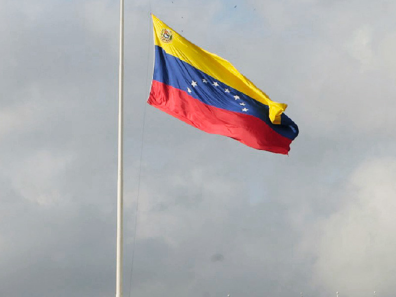 Международное рейтинговое агентство Standard & Poors (S&P) опустило рейтинг Венесуэлы по займам в иностранной валюте до дефолтного уровня после неисполнения графика платежей по процентам