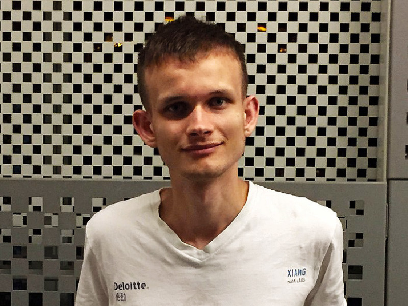 Виталик Бутерин - разработчик платформы Ethereum, предназначенной для создания децентрализованных онлайн-сервисов на базе блокчейна