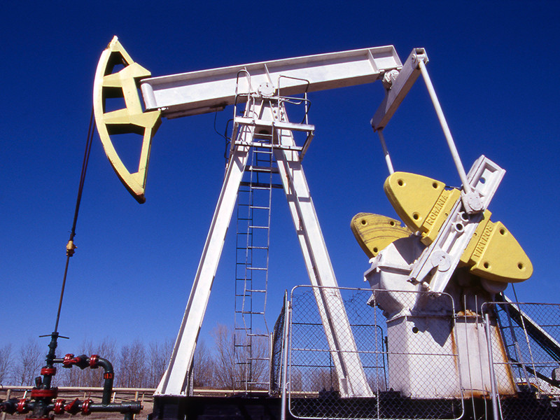 Россия и ОПЕК договорились продлить соглашение о сокращении добычи нефти до конца 2018 года
