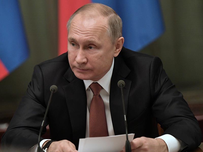 Путин подписал закон о валютном резидентстве россиян и налоговых послаблениях


