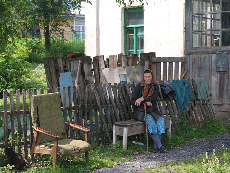 Около 13% населения России находятся за чертой бедности, заявил министр труда и соцзащиты РФ Максим Топилин