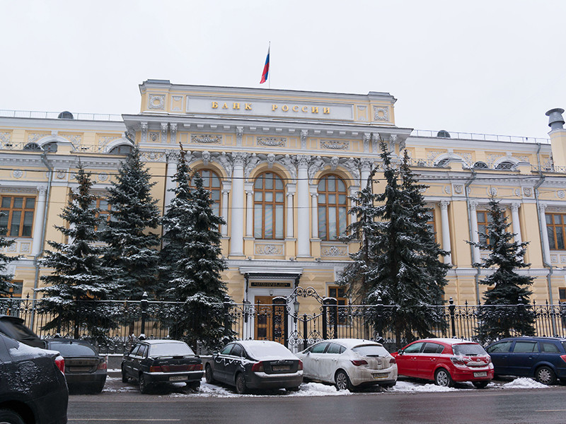 Российский ЦБ склоняется в пользу децентрализованной схемы объединения кредитных историй заемщиков с использованием программного обеспечения дочерней структуры "Сбербанка"
