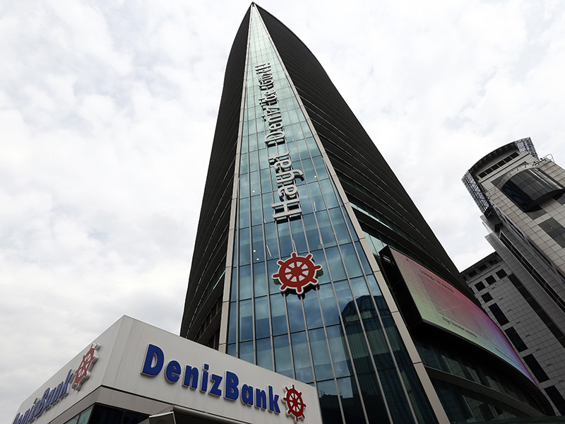"Сбербанк России" подтвердил, что ведет обсуждение с Emirates NBD продажи доли в уставном капитале своей турецкой "дочки" DenizBank