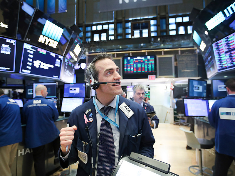 Промышленный индекс Dow Jones в ходе торгов Нью-йоркской фондовой биржи показал второе рекордное падение за день в истории, опустившись на 1033 пункта (-4,15%) до отметки 23860.