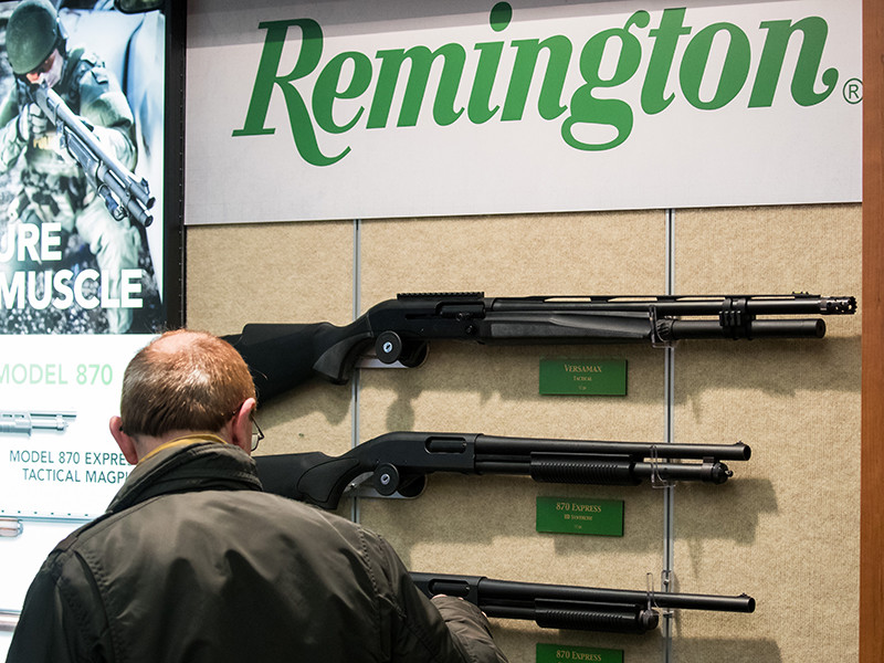 Компания Remington Outdoor, один из старейших производителей оружия в США, подала в суд заявление о банкротстве. Решение связано с серьезными финансовыми трудностями. У компании значительные долги (около 1 млрд долларов), а объемы продаж в последние годы существенно упали
