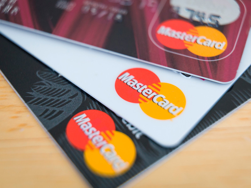 Mastercard запустил перевод по номеру телефона на карты любых банков и платежных систем