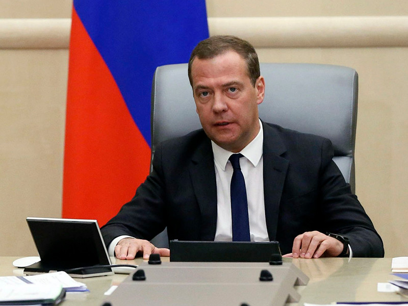 Премьер-министр РФ Дмитрий Медведев дал полтора месяца на поиск источников денег на "майский указ" президента