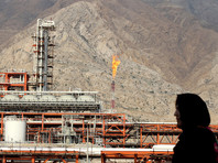 Bloomberg: ОПЕК может уговорить Иран и Венесуэлу поддержать рост добычи, пообещав "более тесную связь России" с картелем