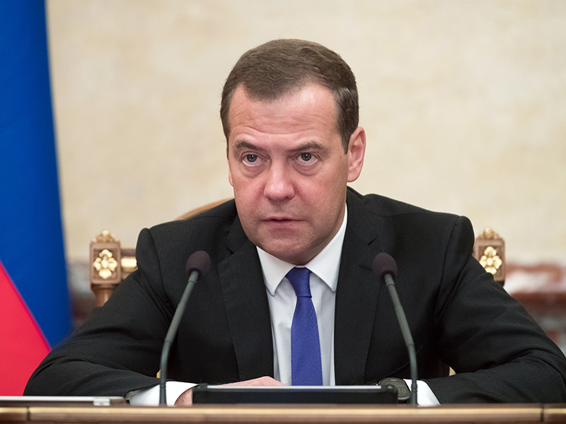 Премьер-министр Дмитрий Медведев подписал распоряжения о внесении в Госдуму законопроектов о завершении налогового маневра в нефтяной отрасли