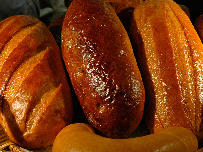 Созданная правительством некоммерческая организация "Роскачество" завершила проверку нарезных батонов хлеба, начатую в июле прошлого года по поручению Минпромторга. За год эксперты организации исследовали 176 брендов хлеба 62 регионов по 50 показателям качества и безопасности