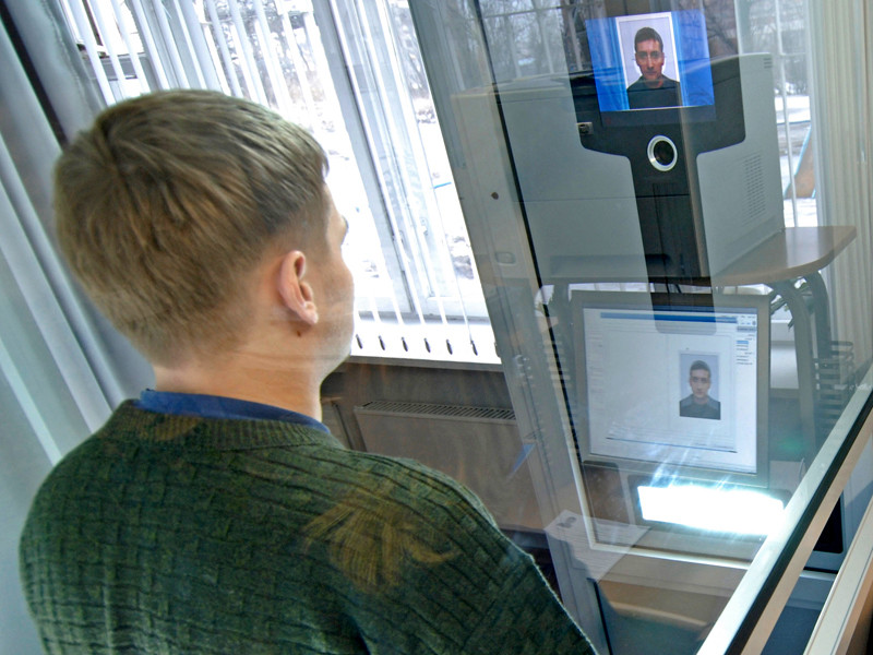 Лишь девять крупных российских банков запустили процедуру биометрической идентификации клиентов