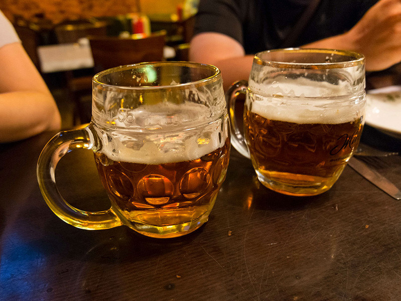 Финансируемая правительством РФ некоммерческая организация "Роскачество" выяснила, что пиво одного вида, произведенное в России и Чехии, практически не отличается по вкусу и показателям, то есть его качество находится на одном уровне