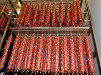 Производители колбас попросили правительство помочь в повышении закупочных цен