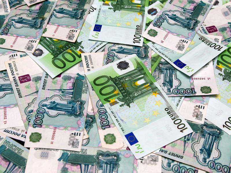 Курс евро превысил 79 рублей после вступления в силу новых санкций США против РФ