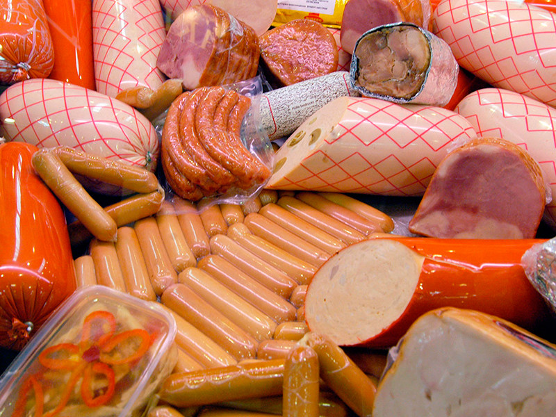 Производители просят повысить цены на мясную продукцию, чтобы "колбаса была из мяса"