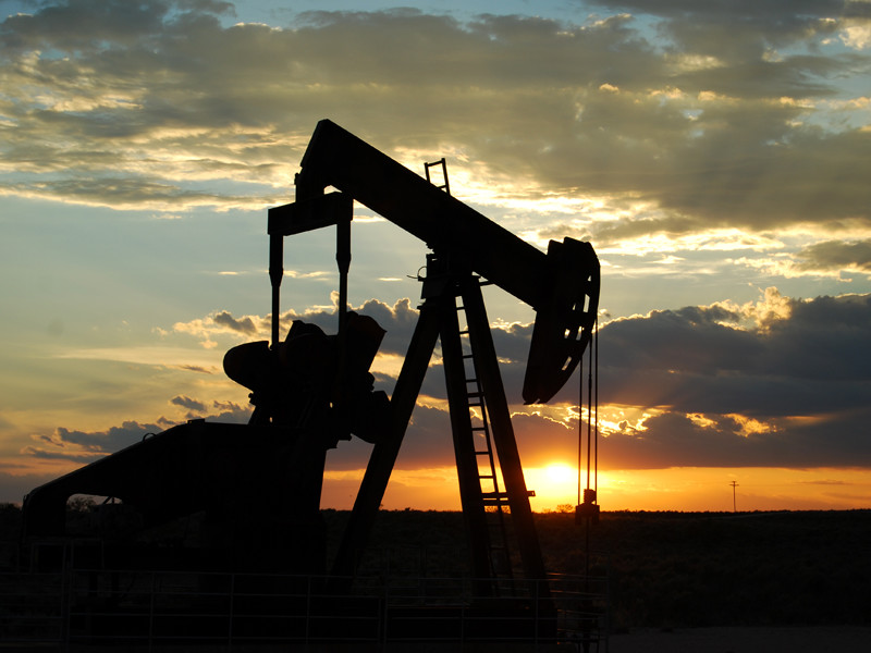 Цены на нефть усилили падение на фоне роста ее запасов в США