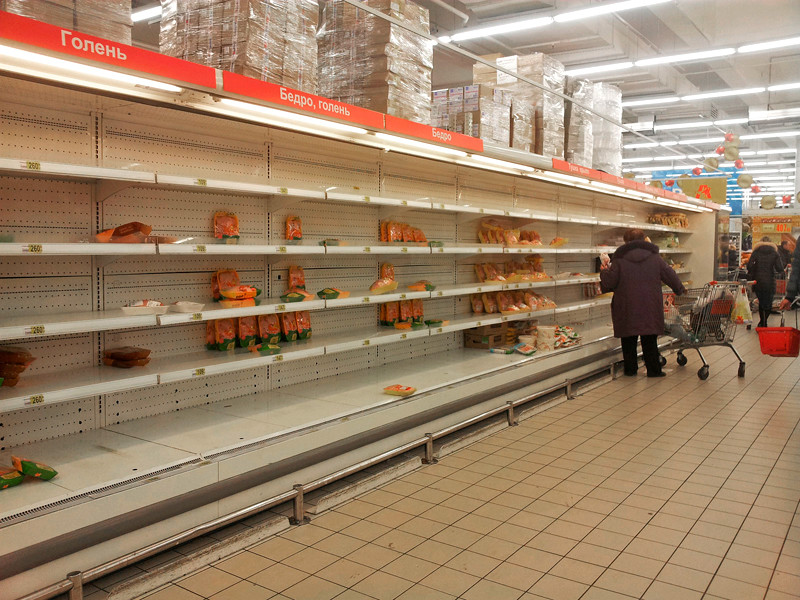 Новые запреты на возврат поставщикам непроданных продуктов питания ведут к их дефициту, предупреждают ретейлеры