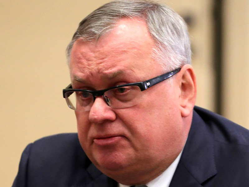 Глава ВТБ назвал утопией полный отказ России от доллара