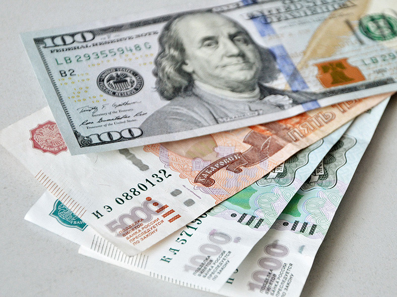 Официальный курс доллара США по отношению к рублю, объявленный Банком России с 27 декабря, составляет 68,8865 рубля за доллар, сообщается на сайте Банка России. Таким образом, стоимость рубля, выраженная в долларах, по сравнению с предыдущим днем снизилась на 0,21%